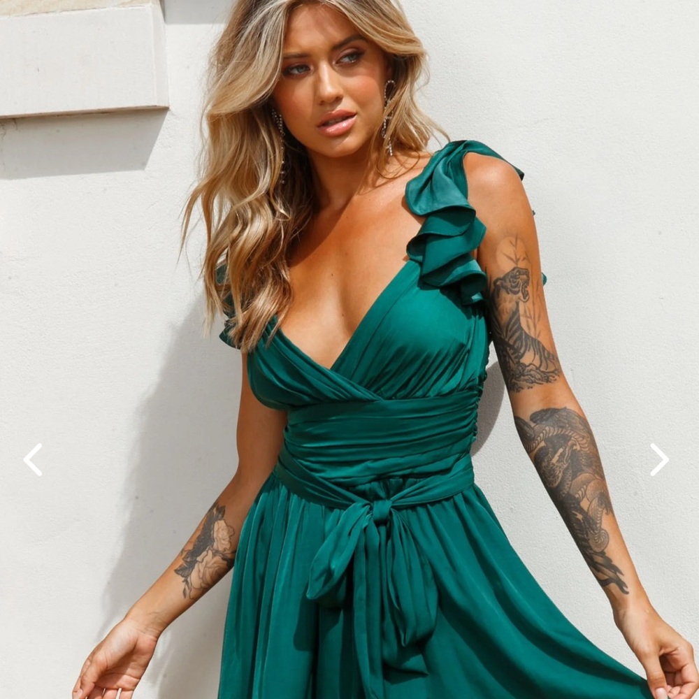 Lola Ruffle Shoulder Ruched Dress Small - Picture 7 of 14